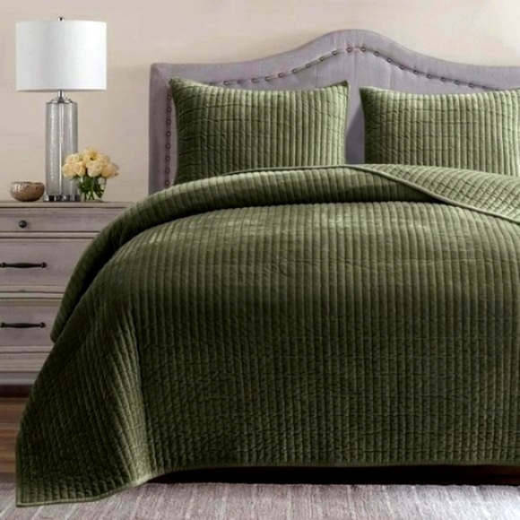 King Size Bed Army Green Striped Velvet Quilted Coverlet Bedspread Shams Set New - Picture 4 of 16